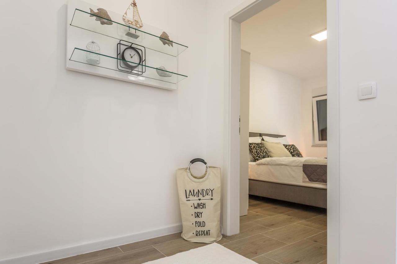 Luxury 2 Bedroom Apartment With Sea View Baška Voda Extérieur photo