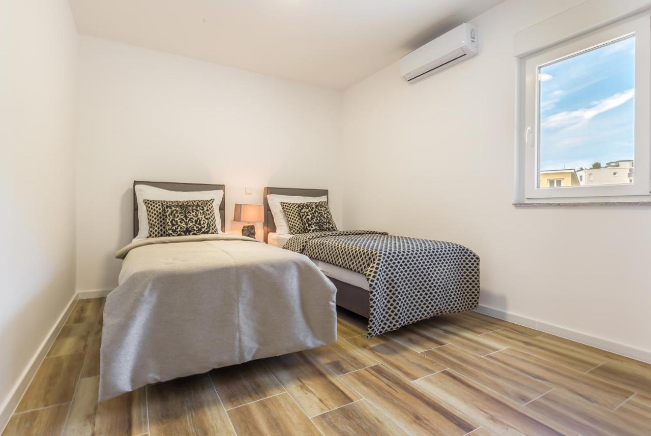 Luxury 2 Bedroom Apartment With Sea View Baška Voda Extérieur photo