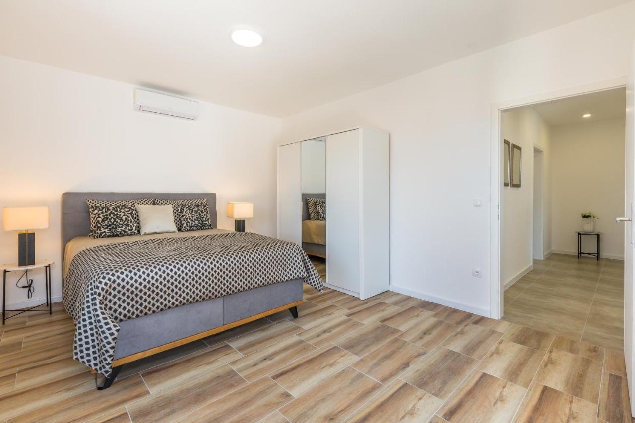 Luxury 2 Bedroom Apartment With Sea View Baška Voda Extérieur photo
