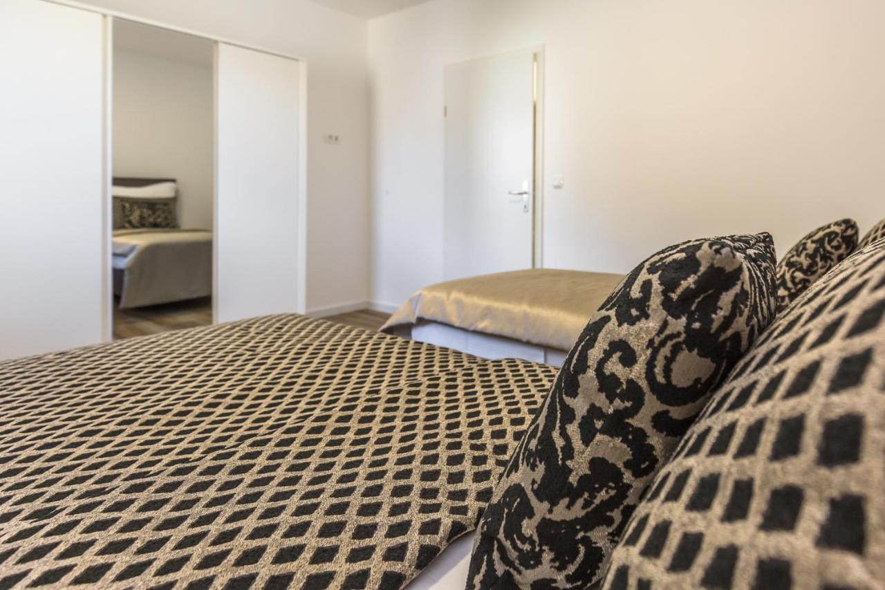 Luxury 2 Bedroom Apartment With Sea View Baška Voda Extérieur photo